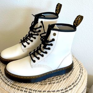 Brand New 8-hole white  Dr Martens size 7US